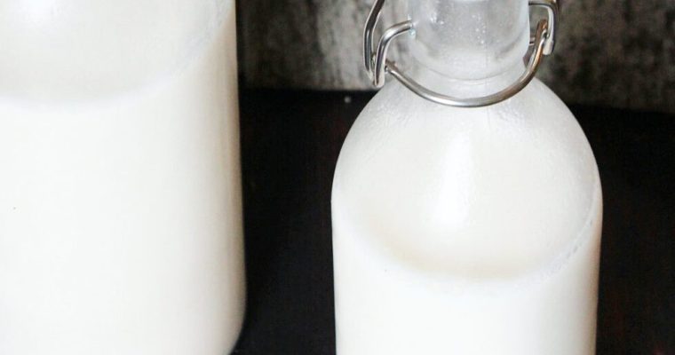 How to make easy almond milk!